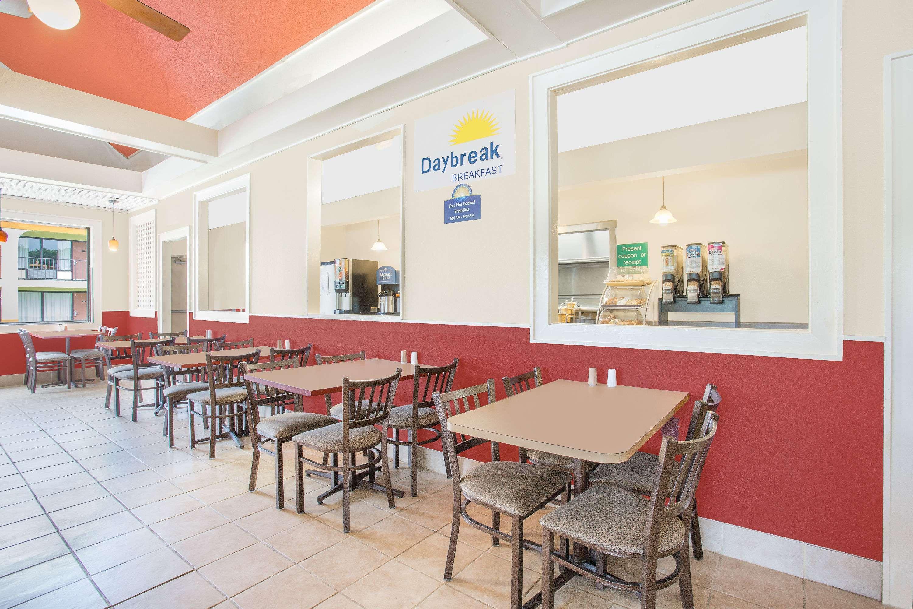 Days Inn By Wyndham Ruther Glen Kings Dominion Area Экстерьер фото